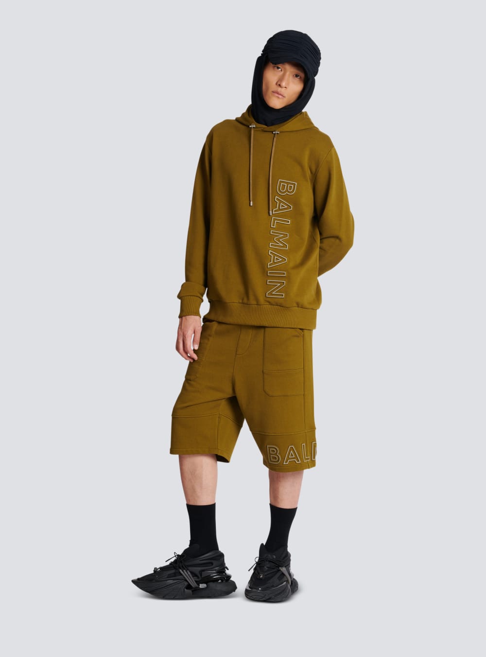 Men's Balmain Bermuda In Eco-responsible Cotton With Reflective Logo Shorts Khaki | USA Pt9fCpNZ