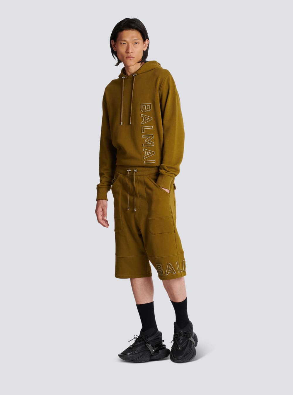 Men's Balmain Bermuda In Eco-responsible Cotton With Reflective Logo Shorts Khaki | USA Pt9fCpNZ