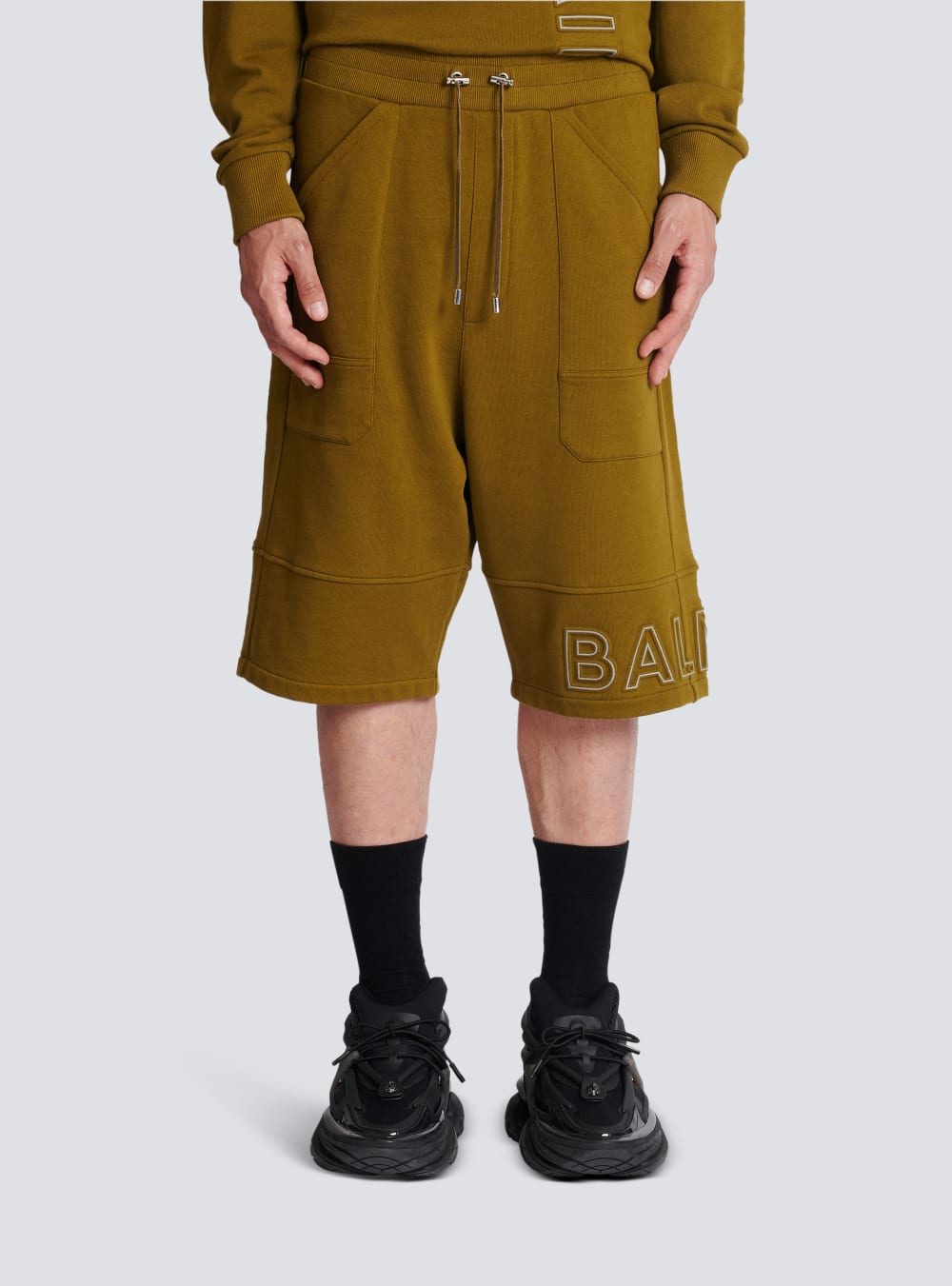 Men's Balmain Bermuda In Eco-responsible Cotton With Reflective Logo Shorts Khaki | USA Pt9fCpNZ