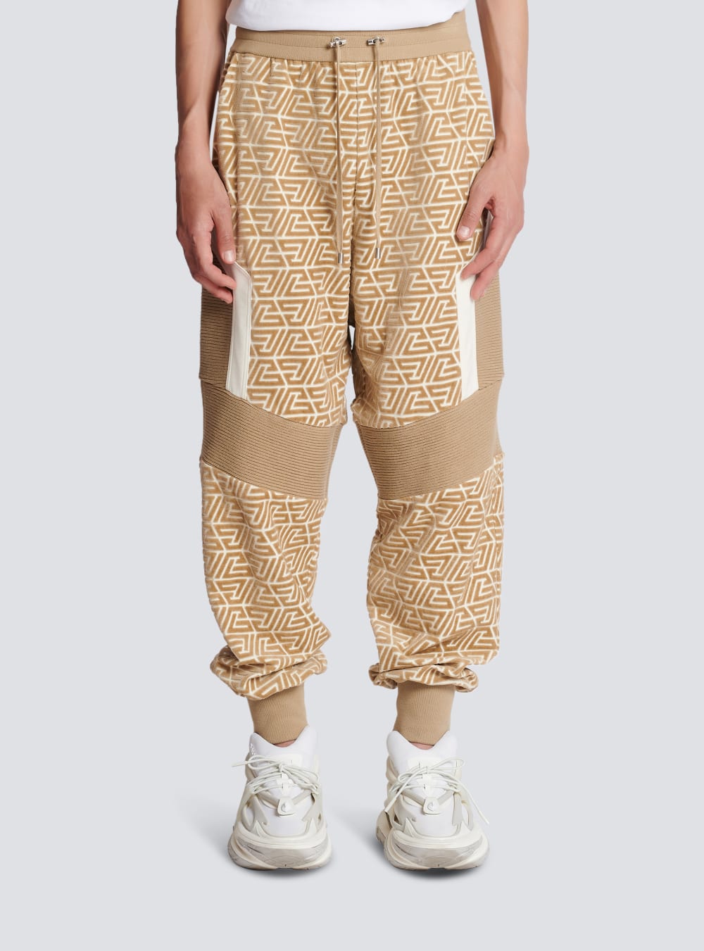 Men's Balmain Jogging With Printed Pyramid Monogram Trousers Beige | USA ASpJfris