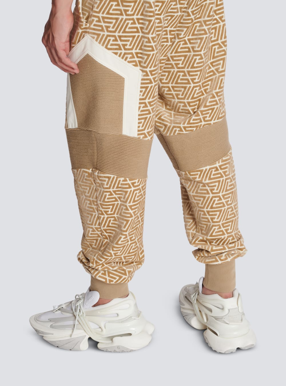 Men's Balmain Jogging With Printed Pyramid Monogram Trousers Beige | USA ASpJfris